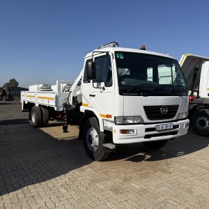 2015 UD90 Crane Truck