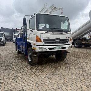 2016 HINO 4X4 Drill Rig