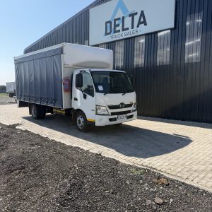 2018 Hino 300 Tautliner